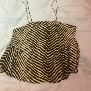 Zebra linne  - Jag säljer ett super gulligt zebra mönstrat linne💕