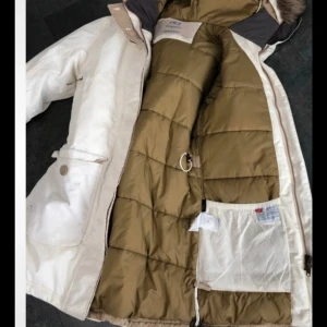 Vinterjacka  - Didriksson vit varm fodrad, passar också en medium 