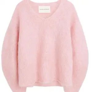Intressekonll på min rosa Marlene Birger tröja! Köpte höstas men har tyvärr inte kommit till användning då jag inte passar i rosa. Helt nyskick med lappar kvar. Skriv för egna bilder. Nypris 4900kr