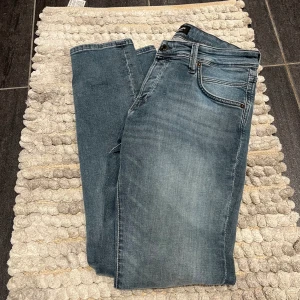 Jack & Jones Slim Glenn jeans - Snygga jeans fåne Jack And Jones i modellen Slim/Glenn i fint skick, storlek W31 L32