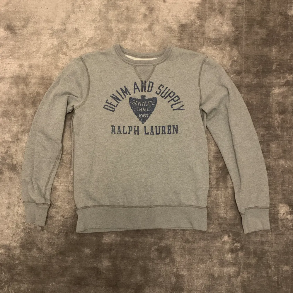 Snygg Ralph Lauren - Denim & Supply Sweatshirt | Skick: 8/10 | Strl S | Vårt pris 249 kr | Är 180 cm (passar 165-175) | Hör av dig om du undrar något!. Hoodies.