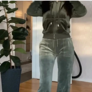 Juicy couture set - Säljer äkta juicy couture set för 1200kr i storlek XS, kan mötas upp i Gävle eller posta