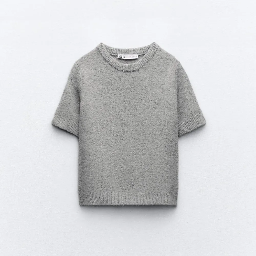 Fin tröja som är använd en gång och är jätteskön❤️❤️❤️från Zara i julas. Tröjor & Koftor.