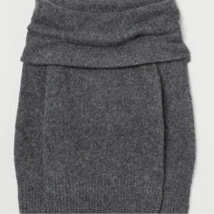 Of shoulder tjocktröja från H&m - Super fin of shoulder tjocktröja från H&m som jag fick i julklapp men aldrig kommit till användning. 