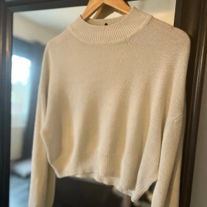 Stickad tröja - Vit stickad tröja från hm