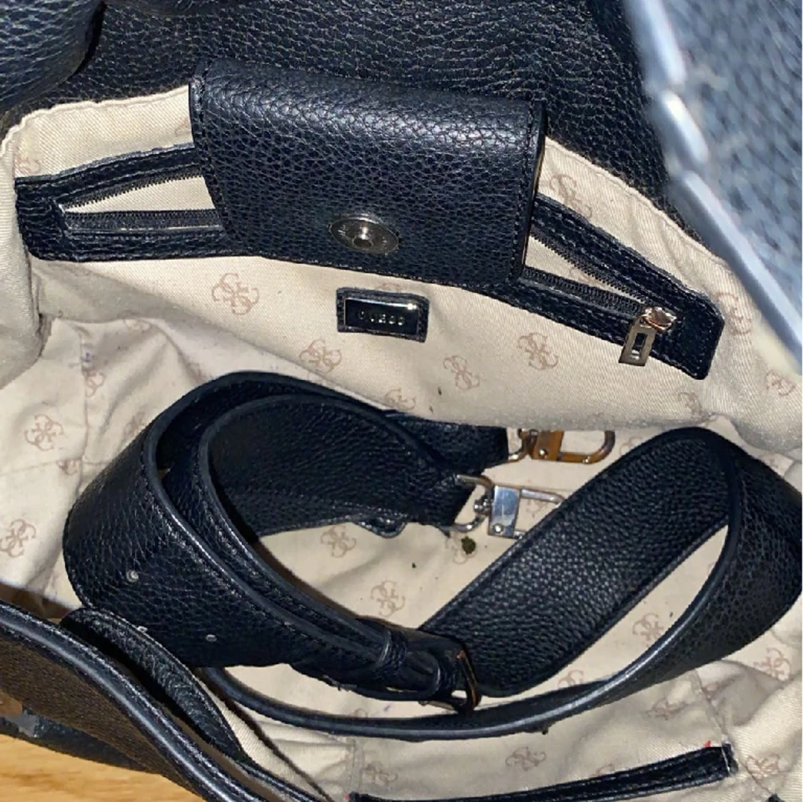 GUESS - Handväska  - 91