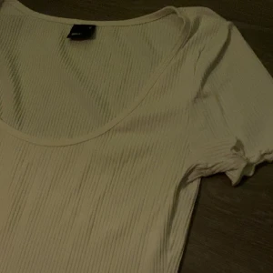 Kortärmad  - Jätte fin kortärmad o väldigt stretshig och bra matrial, säljer pågrund för stor och använder aldrig d