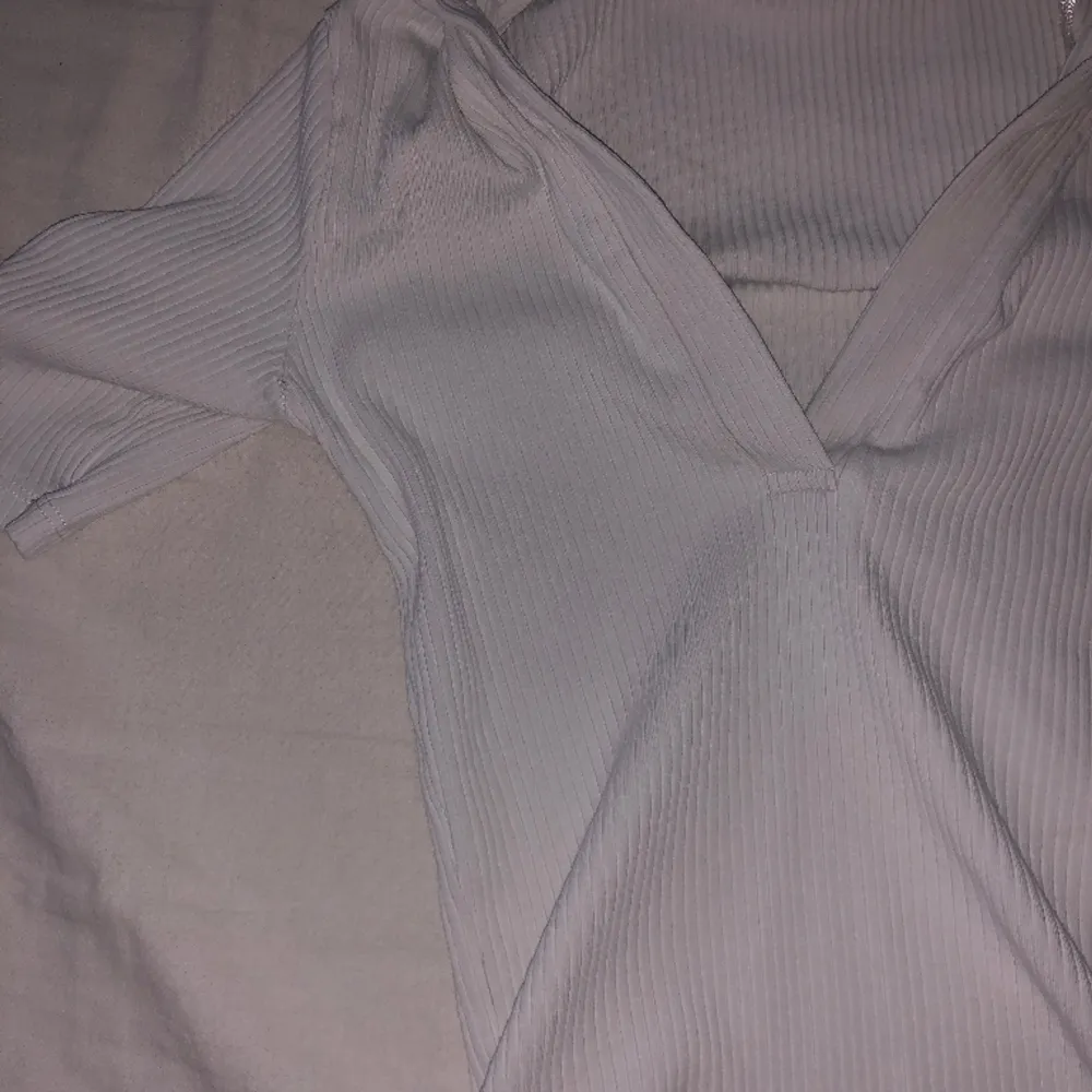 Is in very good condition havent been used in a while and isn’t really my style. No damages and fits tight.. Toppar.