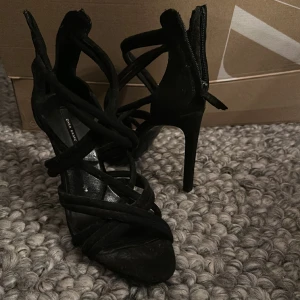 Klackskor  - Båda ingår i priset. Knappt använda! (Små i storleken❗️)