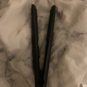 OBH Nordica plattång - Säljer min plåttång från OBH Nordica som aldrig kommer till användning! Ordinariepris 500. Den är aldrig använd.