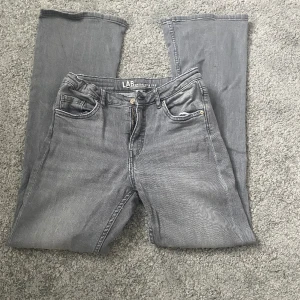 Bootcut jeans - Gråa jeans i bra skick från Kappahl, strl 158❤️