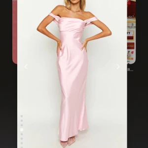 Balklänning🩷 - Så fin maxiklänning till balen eller något annat, nypris 1200kr inklusive tull och frakt💘Passar mig perfekt som vanligtvis har XS, säljer då jag beställde två olika storlekar!