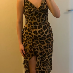 Klänninh - Storlek 34