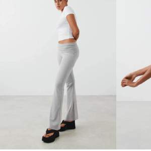 Säljer grå byxorna fråga Gina💕 bra skick köpa för ca 2 mån sen