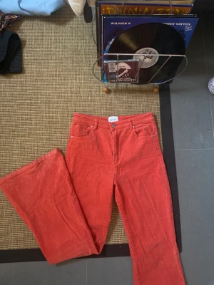 70s pants  - Coola 70-tals byxor i bootcut Manchester 