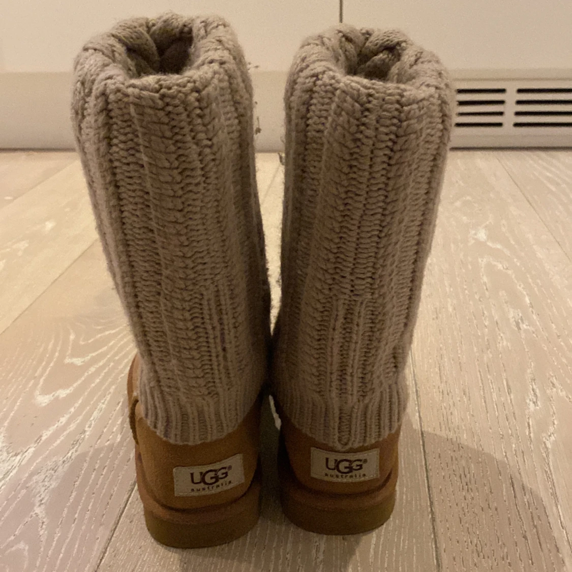Ugg - 90