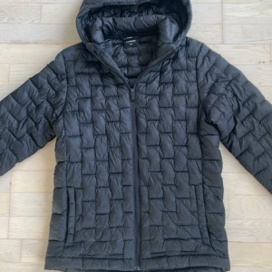 Jacka - Svart jacka strl 170/176 Everest  Mycket fint skick 