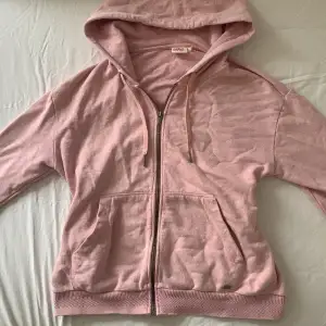 så fin rosa 2000s hoodie, inga defekter alls!! från märket dobber!