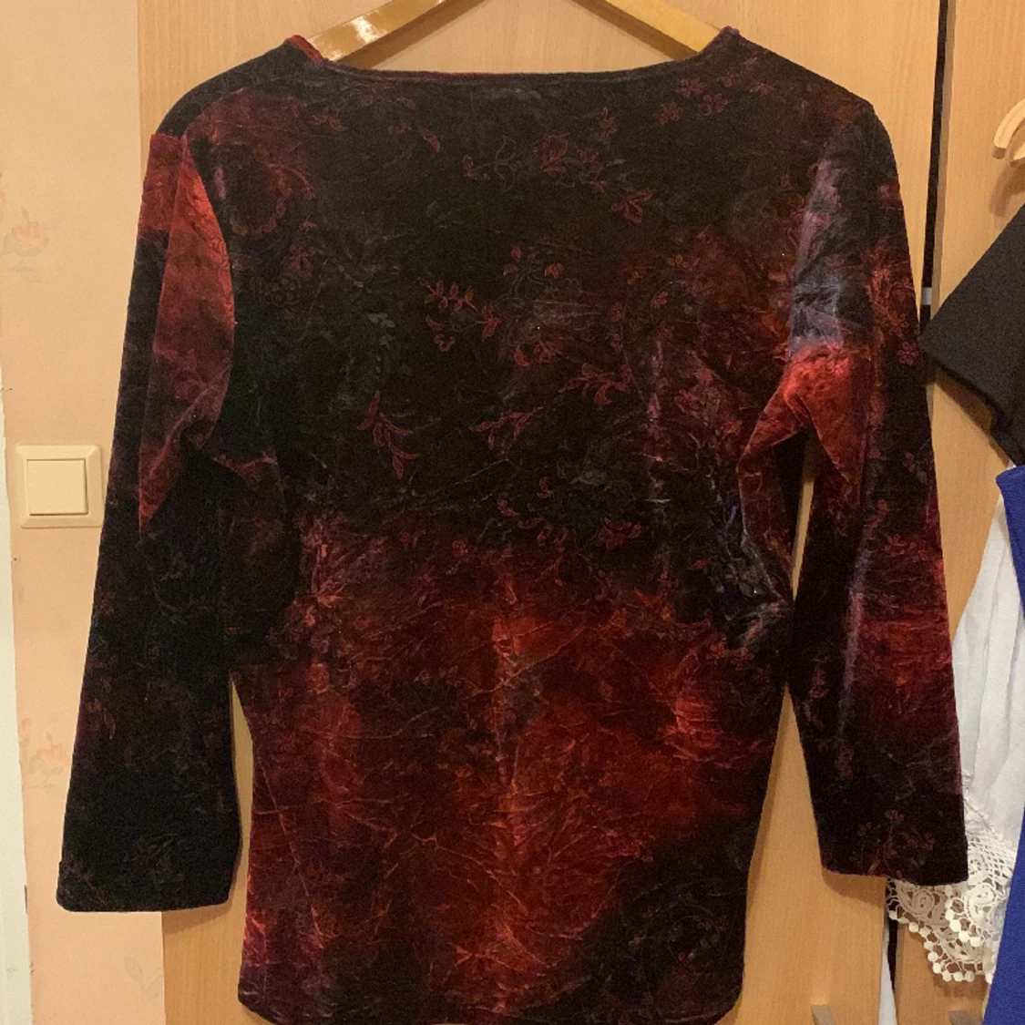 Rödsvart långärmad tröja - 91