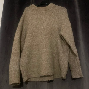Beige stickat tröja - Från Lager 157 och i bra skick