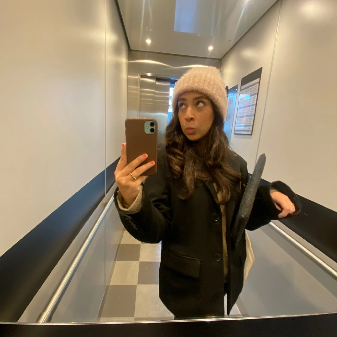 Fluffig ljusrosa mössa - 90