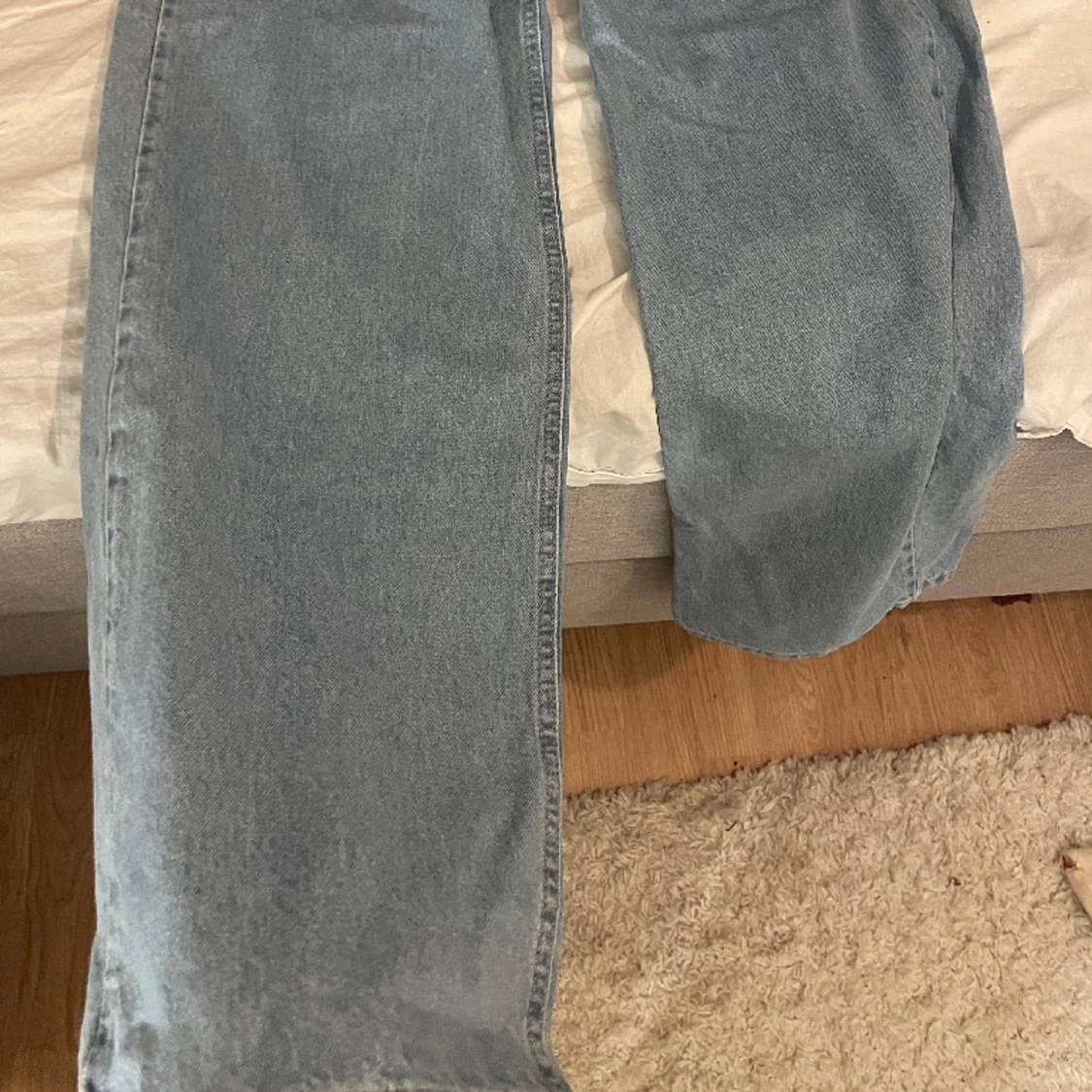 Oanvända ljus blåa jeans  - 91