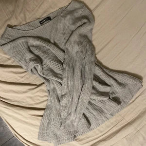 Stickad topp - Fin stickad topp från shein, gammal men knappt använd. Hör av dig vid frågor eller intresse💗