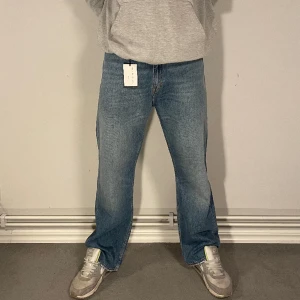 Tiger of Sweden jeans  - 33.Hej! Säljer nu dessa helt nya tiger of Sweden jeans. Modellen är 188cm Nypris 1499