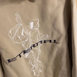 Beige hoodie med täcken⭐️ - Storlek m men passar vilken storlek som helst, inga defekter ⭐️