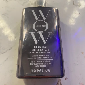 Color Wow - Säljer denna color wow dream coat for curly hair. Det är 8/10 kvar och nypris är 349kr. Använd gärna köp nu💕