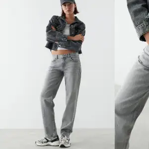 Säljer mina gråa low straight jeans från Gina tricot pga för små. Köpare står för frakt💕