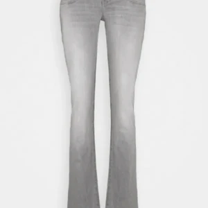 Ltb jeans  - Ett par jätte fina jeans som är lite för stora för mig jag skulle gärna vilja ha i strl 25/30 för den passar mig perfekt  så hör av dig om du har några som du kan sänka dig att sälja eller byta ❤️jag säljer alltså byxorna men vill helst byta mot 25/30