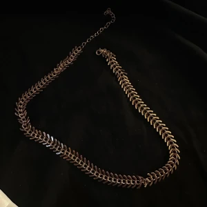 Halsband  - Använt enbart en gång men inte min stil därför säljes. 