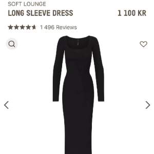 Säljer min fina skims klänning i Xs då jag vill köpa en i S istället! Super fint skick!! Har en liten noppra på etg ställe men skriv privat så skickar jag bild!