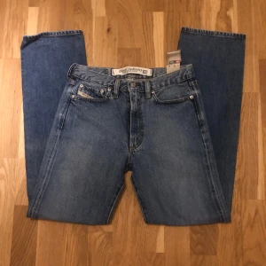 Diesel jeans! - Säljer dessa skit snygga diesel jeansen! Aldrig använda, lappen sitter kvar! Pris går att diskutera vid snabb affär! OBS klicka INTE på köp nu!