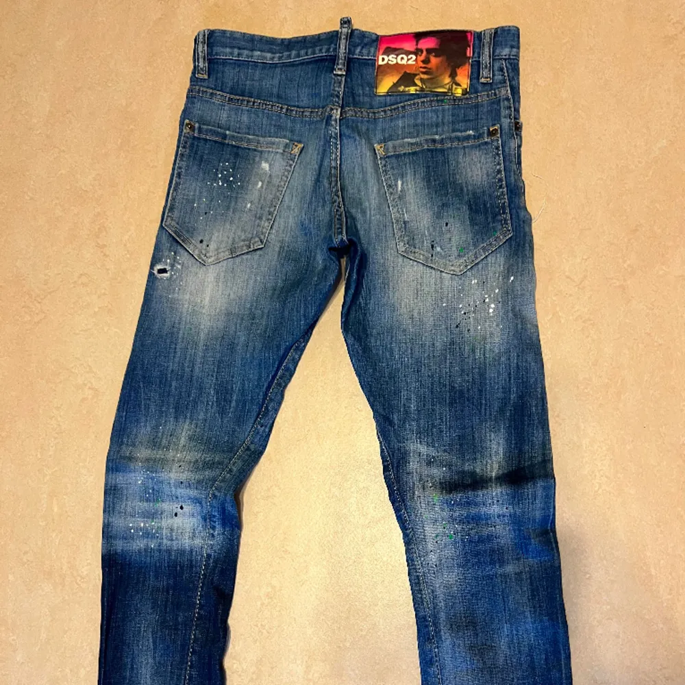 Säljer ett par DSQ2 jeans. Använda några gånger men är i riktigt bra skick.. Jeans & Byxor.