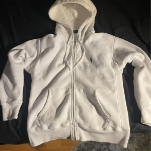 Polo Ralph lauren kofta  - Använd några gånger kvitto finns köptes från boost för 1795kr storlek m men passar även s