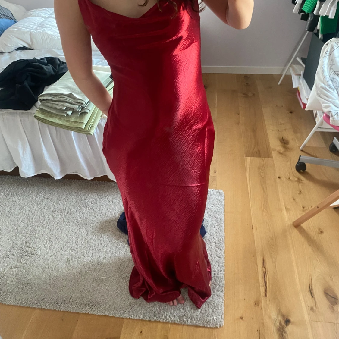 Röd satin balklänning - 91