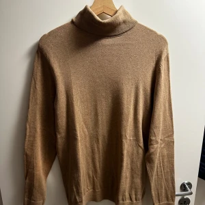 Turtleneck tröja - Fin turtleneck tröja, knappt använd