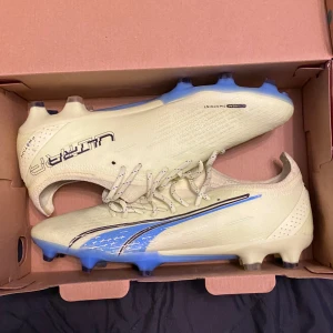 Fotbollskor  - Fotbollskor puma ultra, storlek 41, för både gräs och konstgräs, kom med bud 