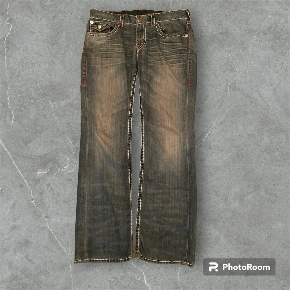 red fat stitch trues 😭🙌❤️ jävligt bra skick, skriv i dm för bild på defekter . Jeans & Byxor.
