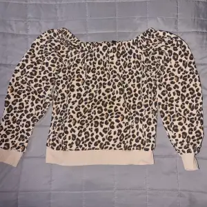 Fin Leopardmönstrad tröja från H&M. 