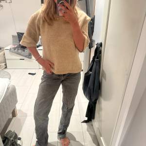 Superfina raka lågmidjade jeans från zara