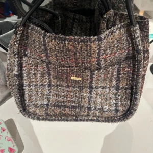 DAY väska , medelstor men rymlig  - Superfint skick! 