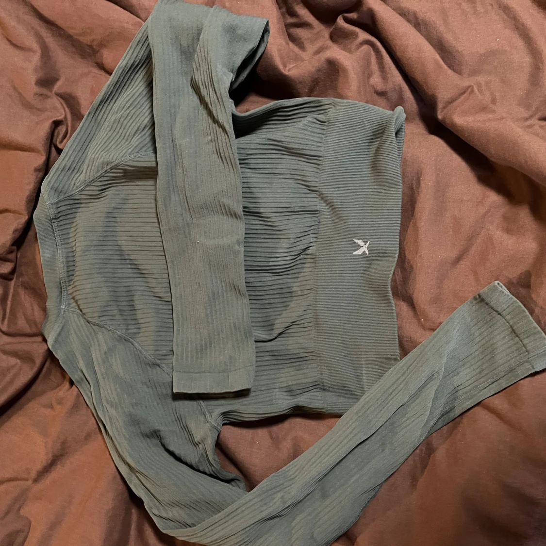 Croppad ribbad träningströja - 90