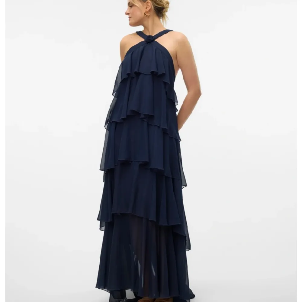 Säljer denna så fina klänning i storlek s då den inte passade mig. Priset går att diskutera vid snabb affär:). Klänningar.