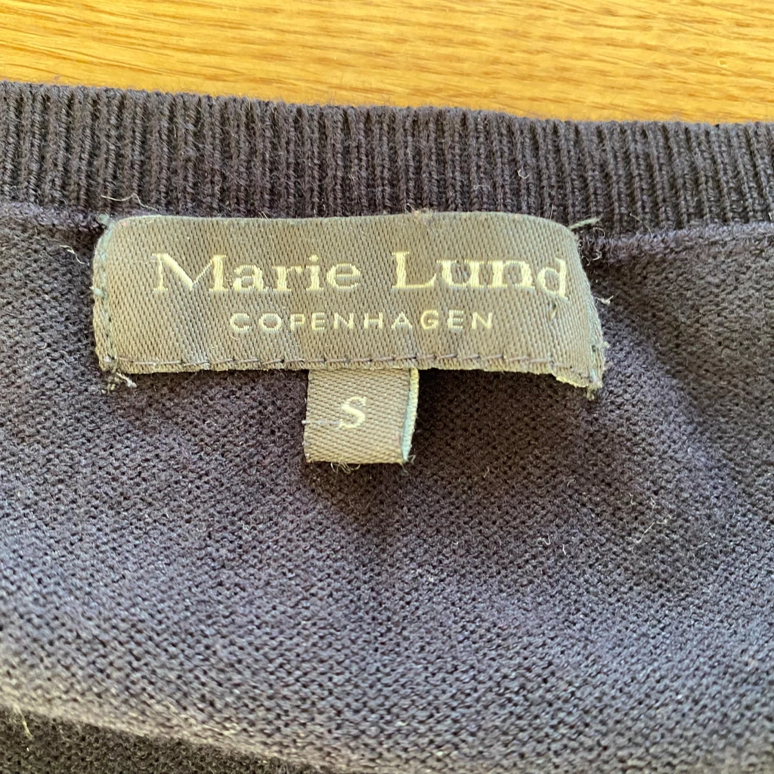 Marinblå stickad tröja fr Marie Lund Copenhagen strl S - 92