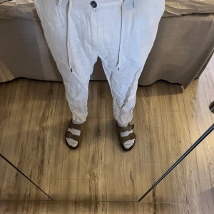 Linnebyxor - Perfekta byxor till sommaren från Mango! Storlek EU 44, skulle säga de passar som 30/32 