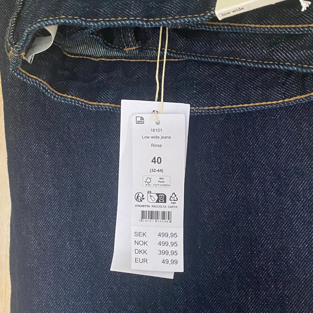 Low Rise wide st.40 helt oanvända och slutsålda 💙 köpta för 500:- . Jeans & Byxor.
