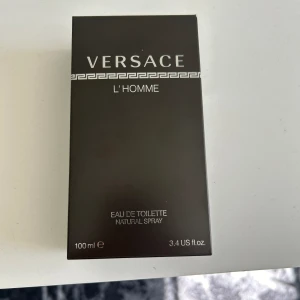 Versace parfym l’homme eau de toilette - Säljer den pågrund av felköp. Helt ny